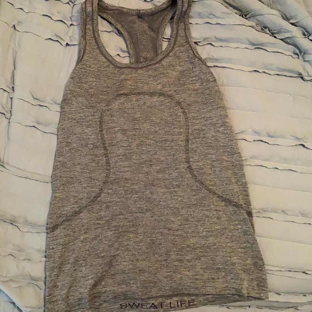 cute grey lululemon tank top super perfect for summer or winter with a jacket